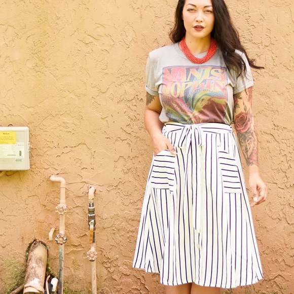 🚨1 LARGE LEFT!✨Janis Joplin Graphic Tee - Picture 2 of 3